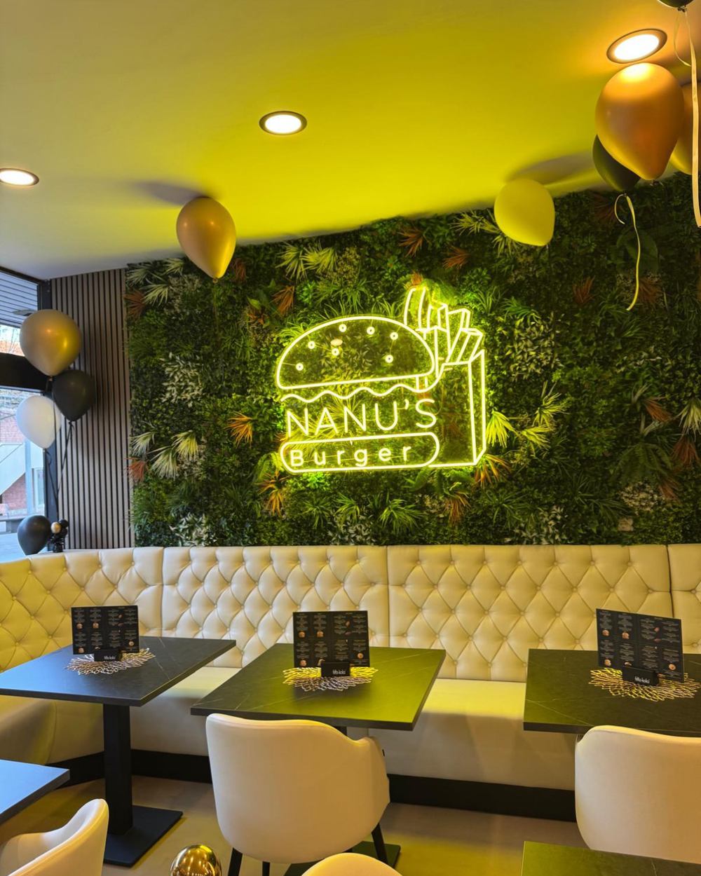 NEON-Logo & Lichtreklame für Nanus Burger – Referenzprojekt von Visuellewand