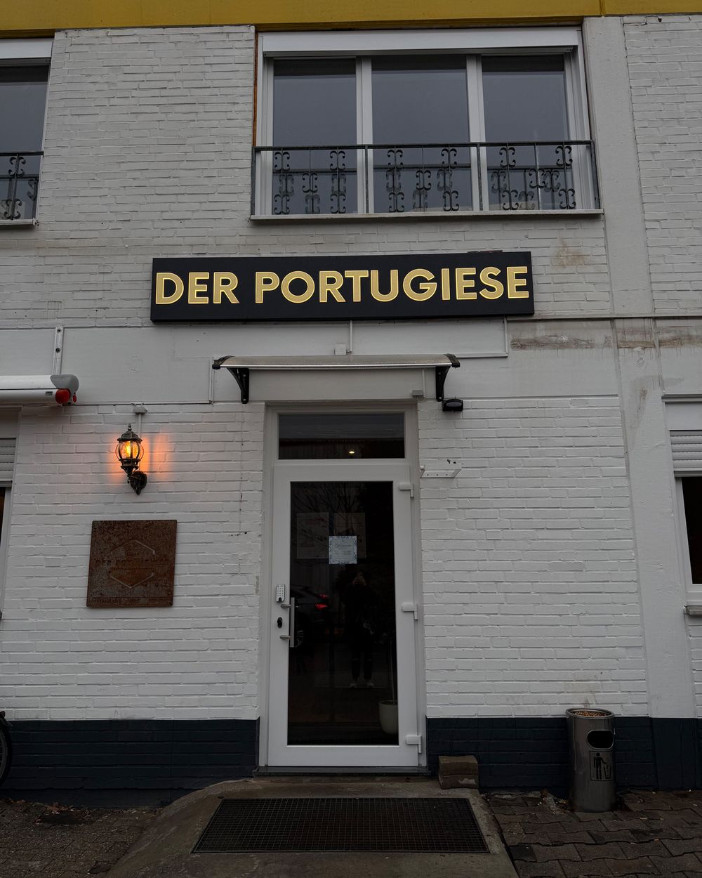 Nasenschild, Außenreklame & 3D-Wandlogo für Der Portugiese – Referenzprojekt von Visuellewand