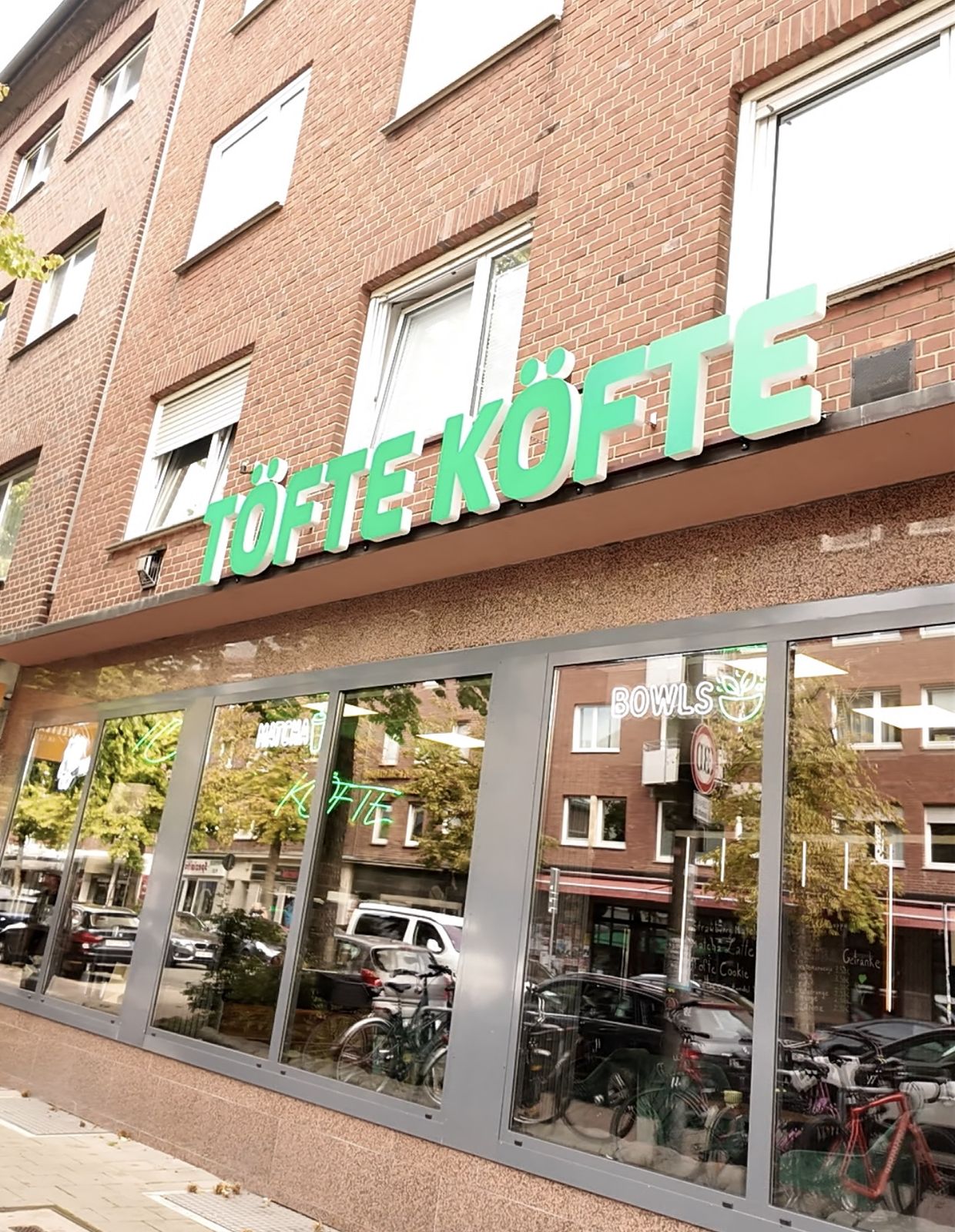 Frontleuchtende 3D-Buchstaben & LED-Neon für Töte Köfte – Referenzprojekt von Visuellewand