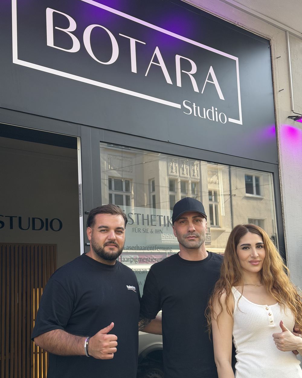 Außenbeschriftung, Ausleger & 3D-Wandlogo für BOTARA Studio – Referenzprojekt von Visuellewand