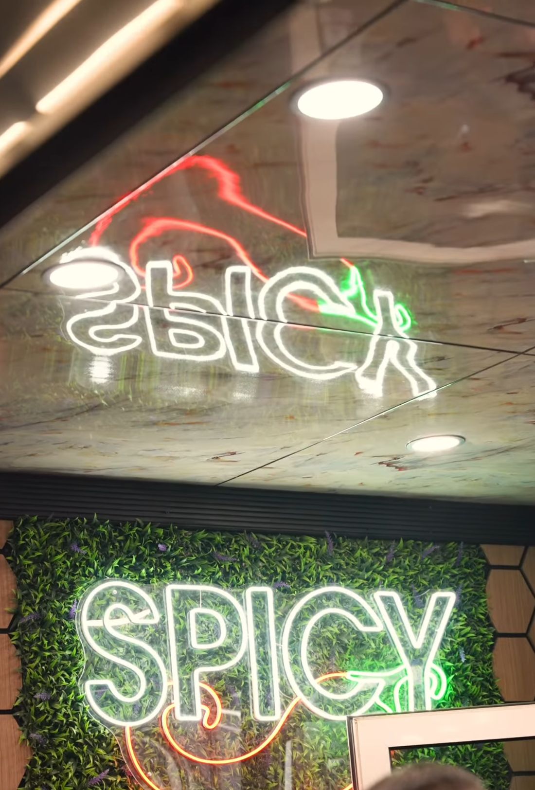 LED-Neon-Schilder für Spicy Burger – Referenzprojekt von Visuellewand